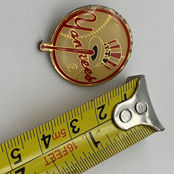 Vintage 90s MLB New York Yankees Retro Logo Collectible Lapel Pin - Picture 11 of 11